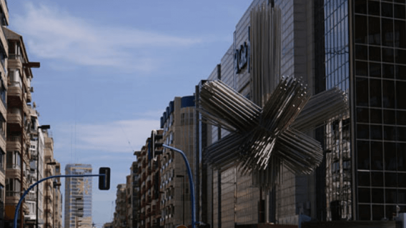 La ubicación en la Avenida Maisonnave de Alicante ofrece ventajas estratégicas y competitivas para las empresas.